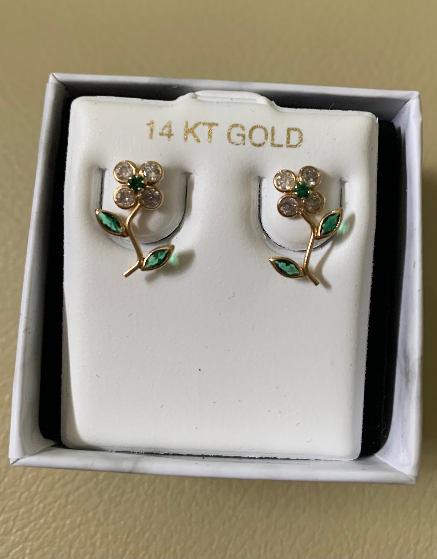 14kt Gold Small Flower With leaf Studs Earrings