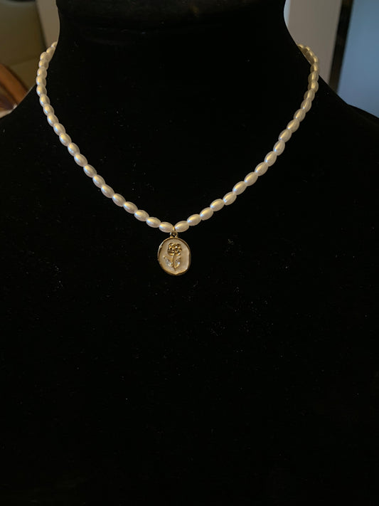 Necklace Pearl Imitation With Rose Pendant