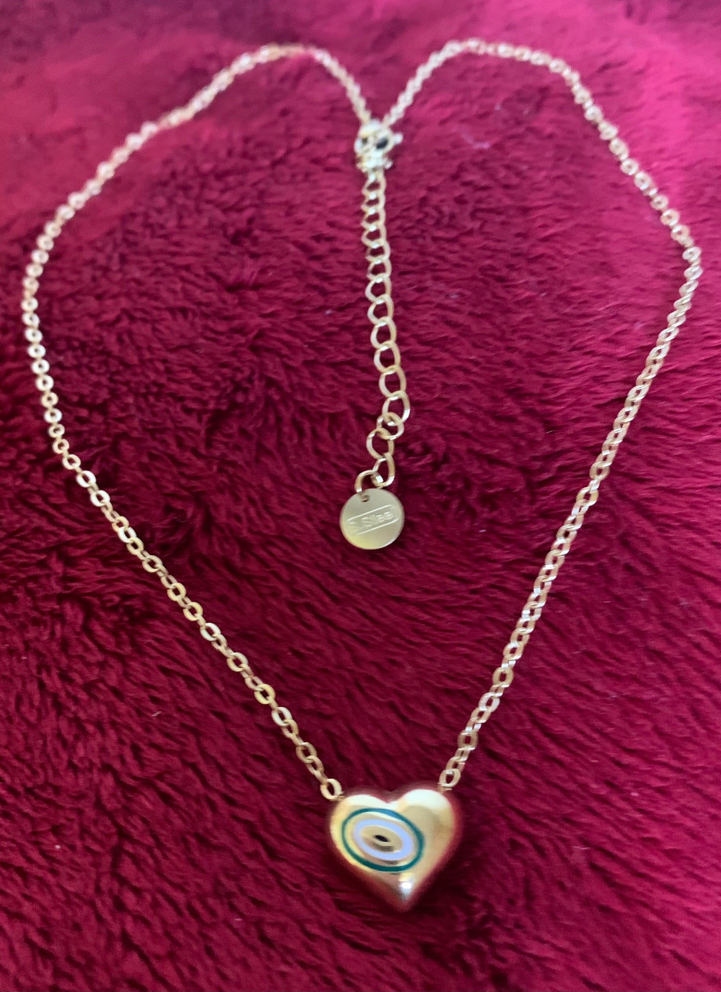 Single Shine Heart Pendant Necklace Green Eyes