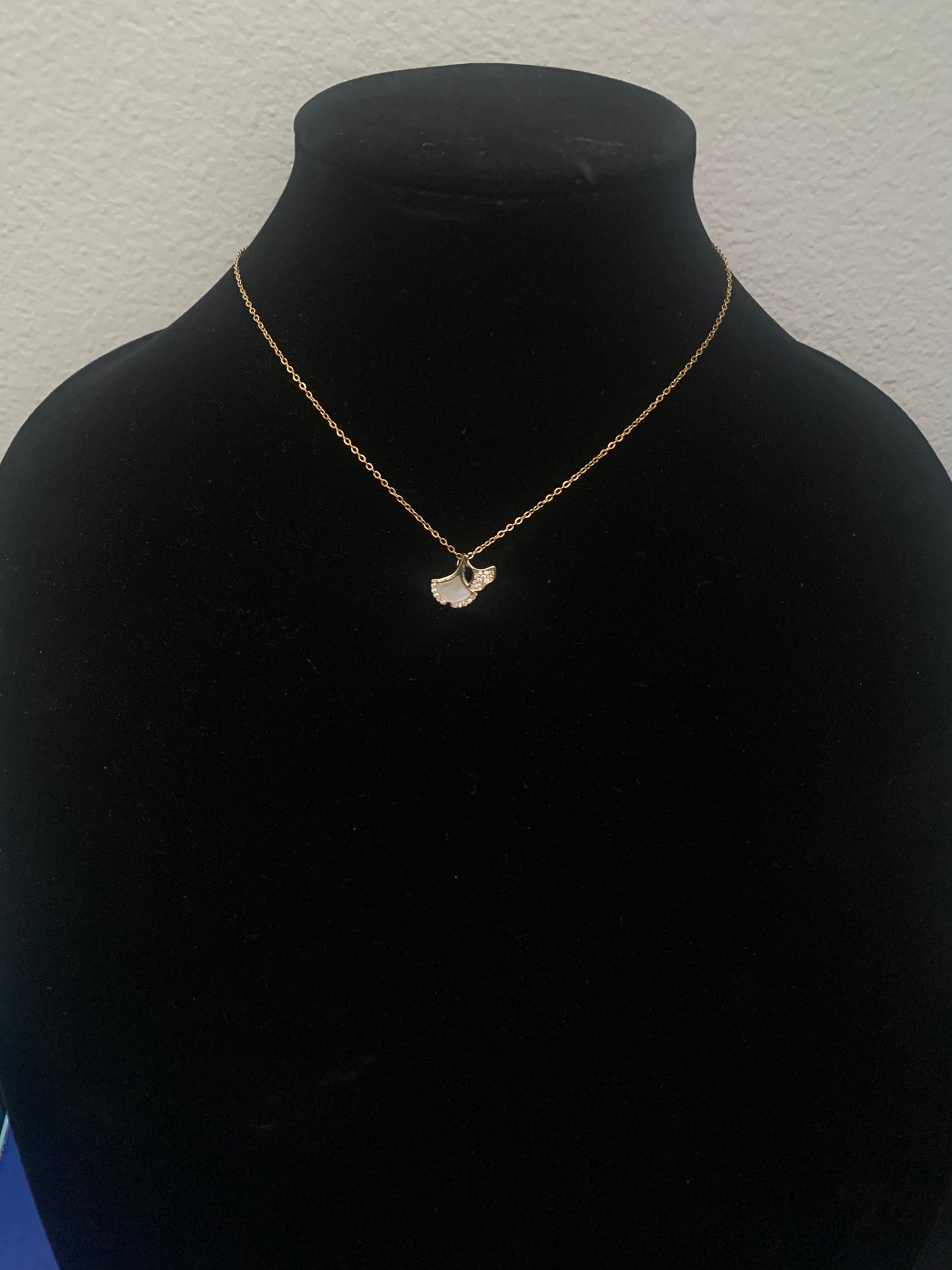 Ginkgo Shell Necklace Zircon Pendant